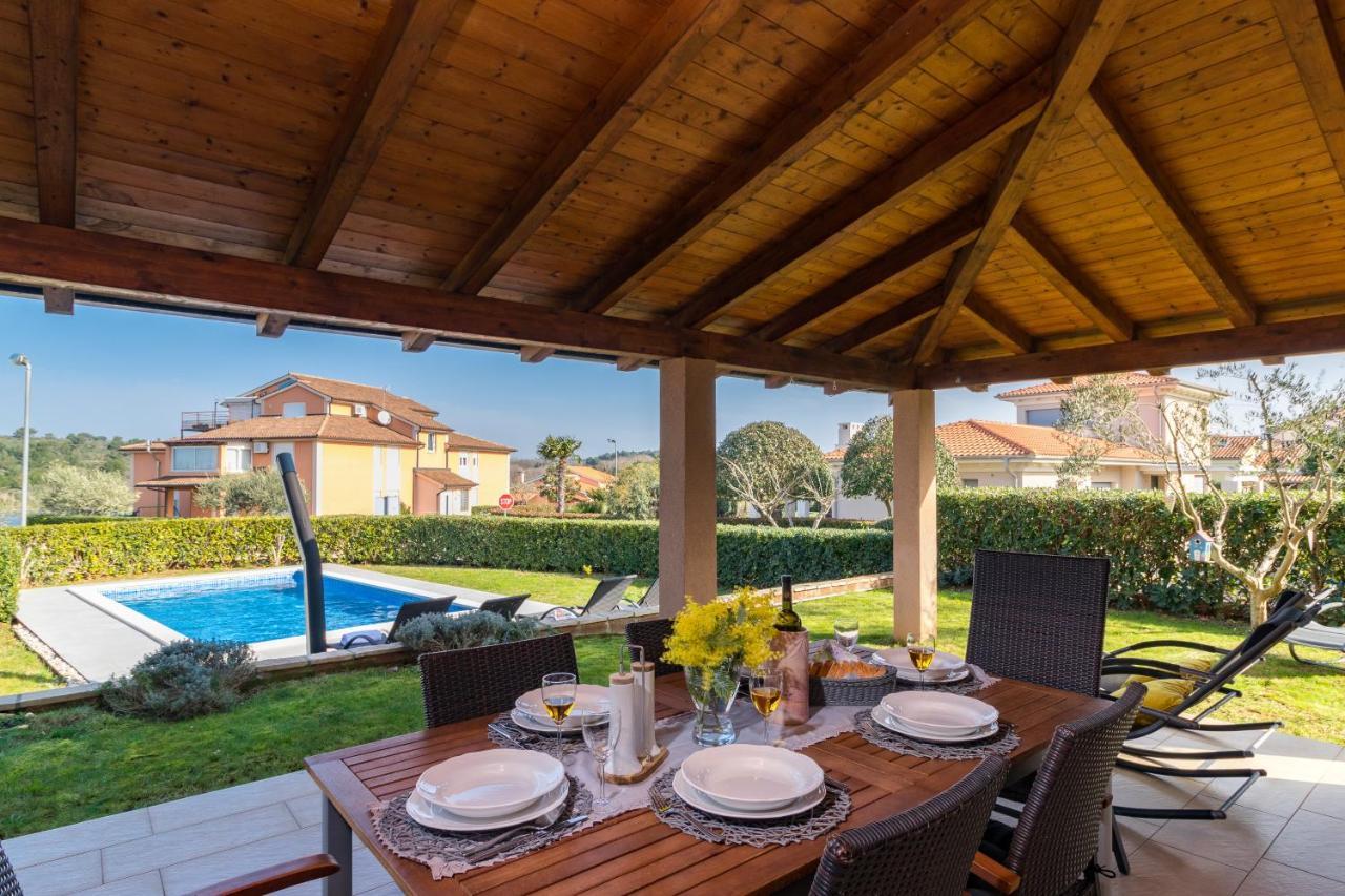 באניולה Lovely Istrian Apartment With A Private Swimming Pool And A Charming Garden מראה חיצוני תמונה