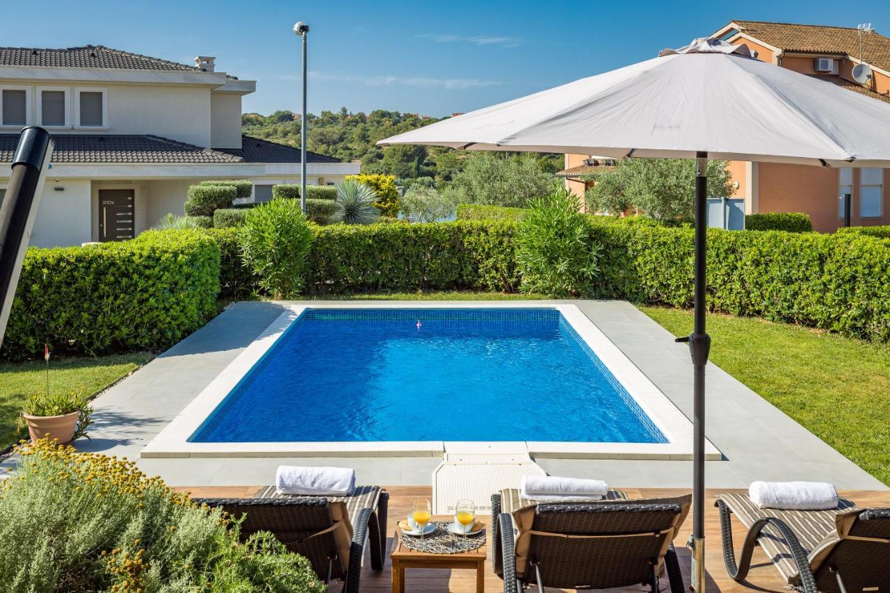 באניולה Lovely Istrian Apartment With A Private Swimming Pool And A Charming Garden מראה חיצוני תמונה